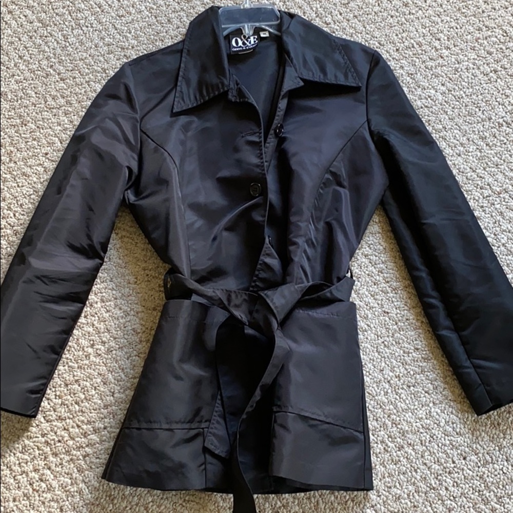 Fitted black button up coat with tie